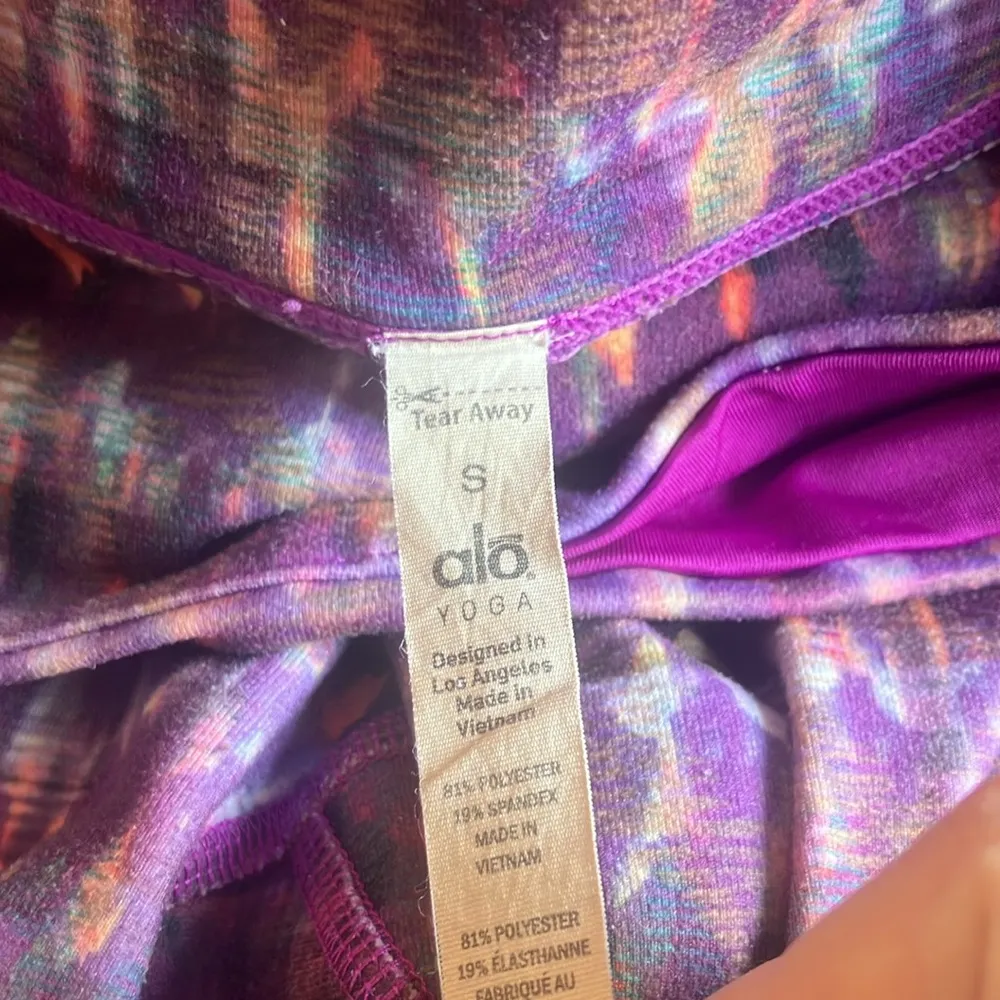 Alo Colorful Patterned Athletic Shorts small - Image 3