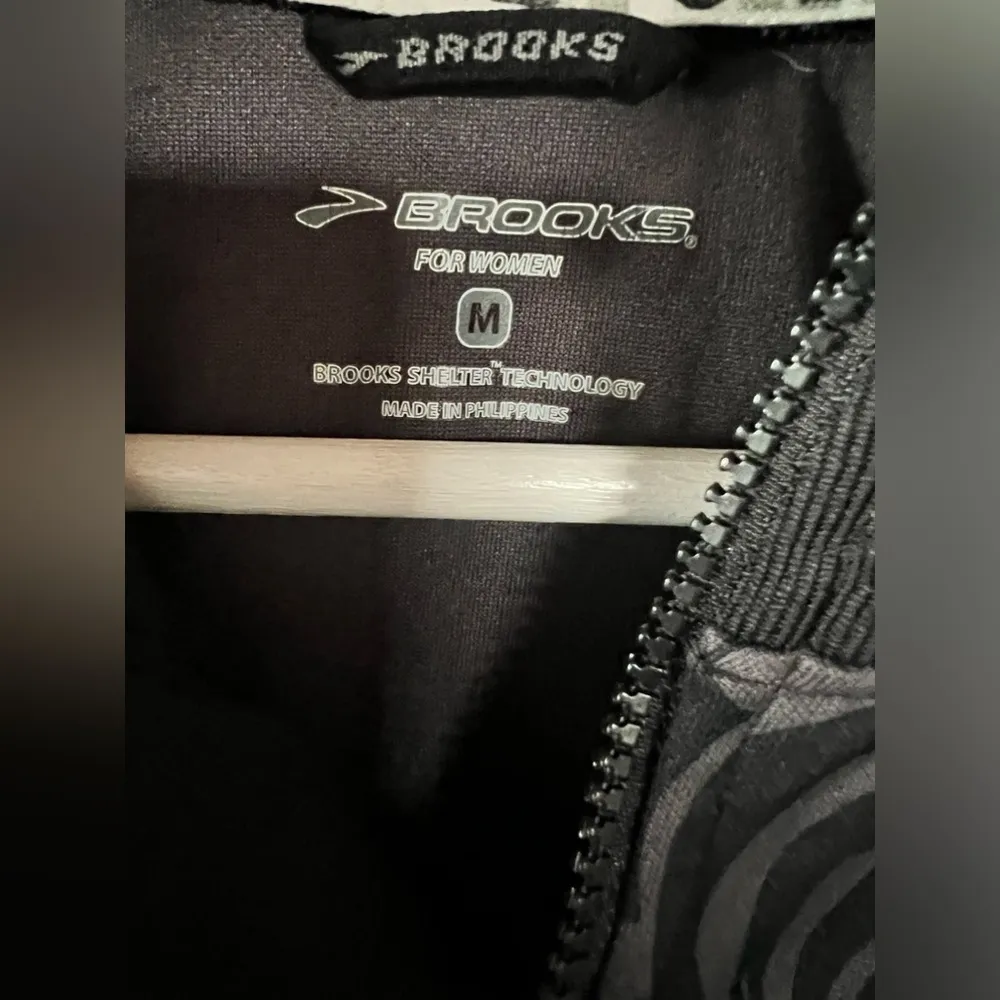 Brooks Running Jacket Track Size M Black Shelter Tech Full Zip Women’s Infiniti - Image 3