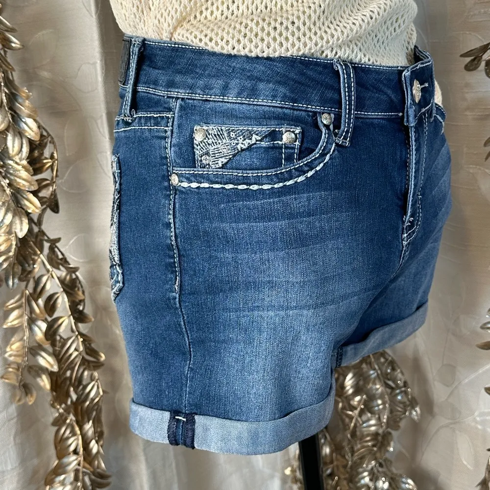 Love Indigo Blue Denim Shorts‎ Size 6 Cross Embroidery Rhinestones Cuffed - Image 3