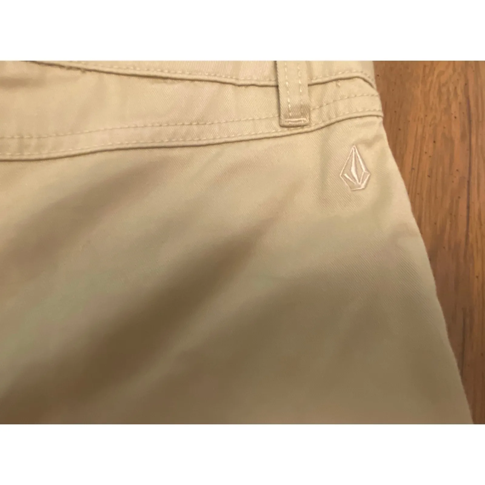 NWT Volcom So Chickie Short Khaki Chino Shorts Size 26 Skate Surf Beach Vacay - Image 9