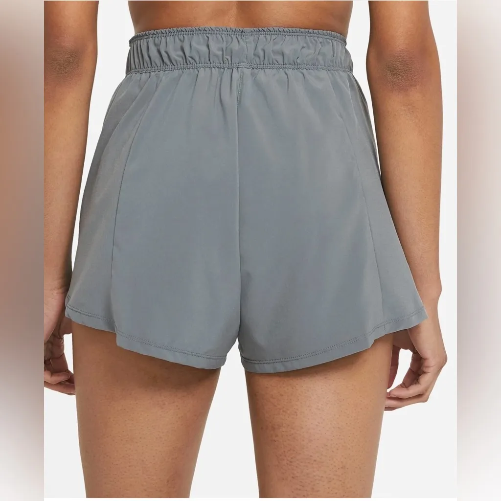 Nike Size XL Gray Athletic Shorts. New With Tags - Image 2