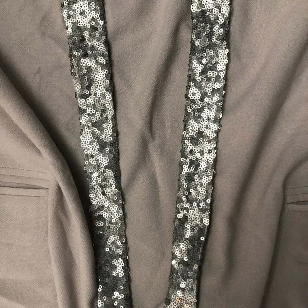 3/4 sleeve blazer w/sequin sleeves, flap pockets, holiday Size L - Image 3