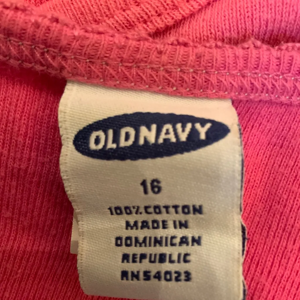 Old Navy Christmas 🎄 T-shirt - Image 4