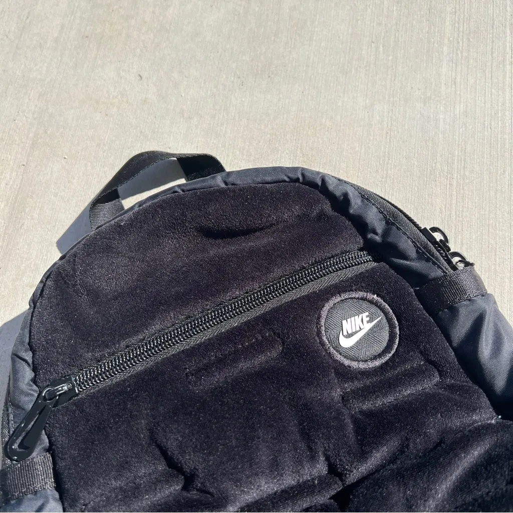 Nike Sportswear Futura Black Velour Mini Backpack - Image 8