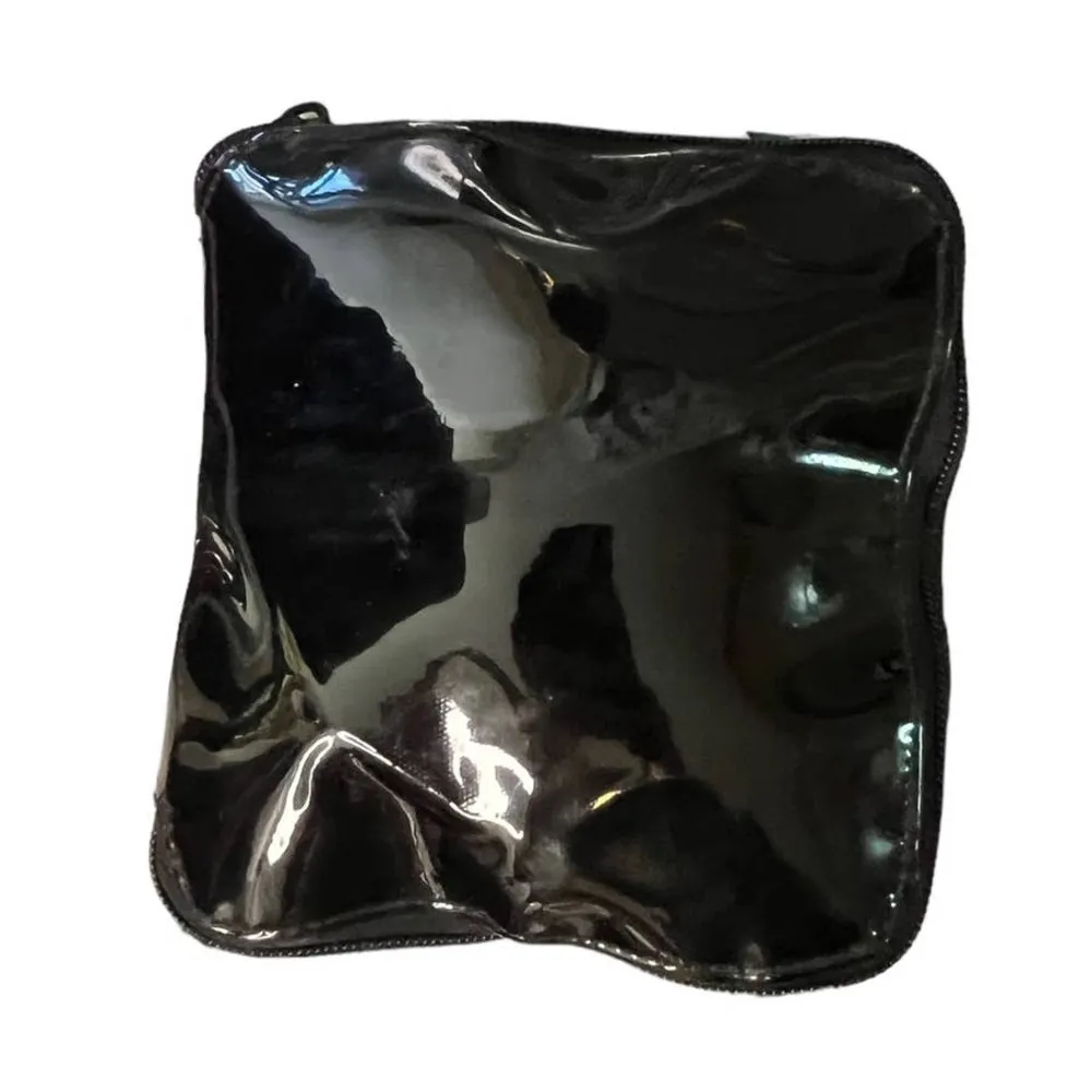 St. John  foldable and packable black patent yellow shopping bag - Image 5