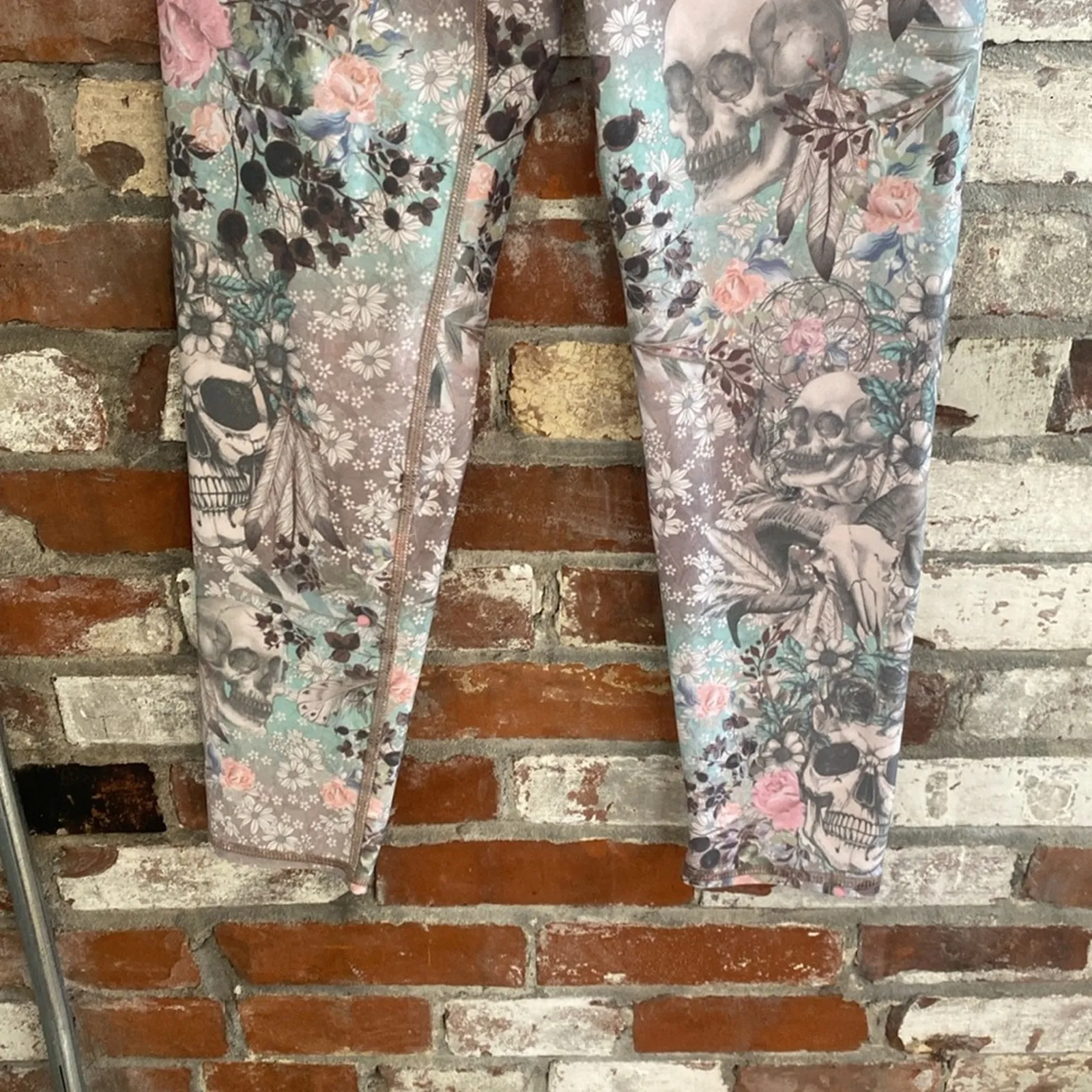 Evolution Creation Skull Mutli Colored Floral Athletic Work Out Cropped Leggings - Image 3