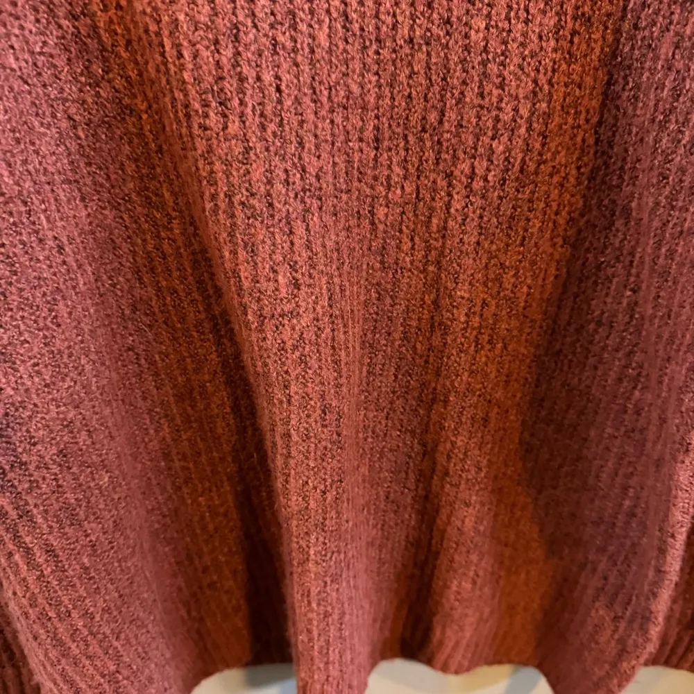 American Eagle Rust Sweater - Image 3