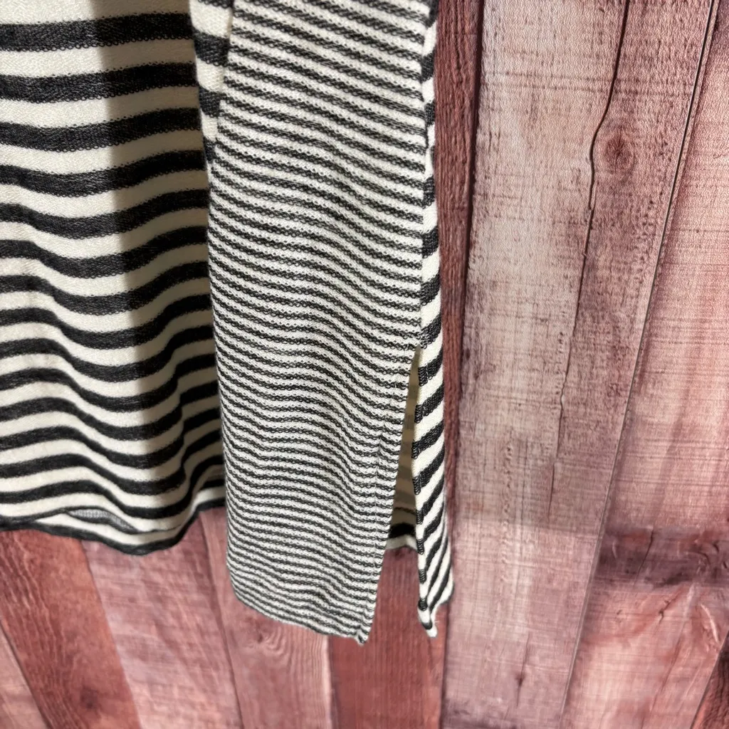 Green Envelope Gray And White‎ Stripe Top Size 1X - Image 5