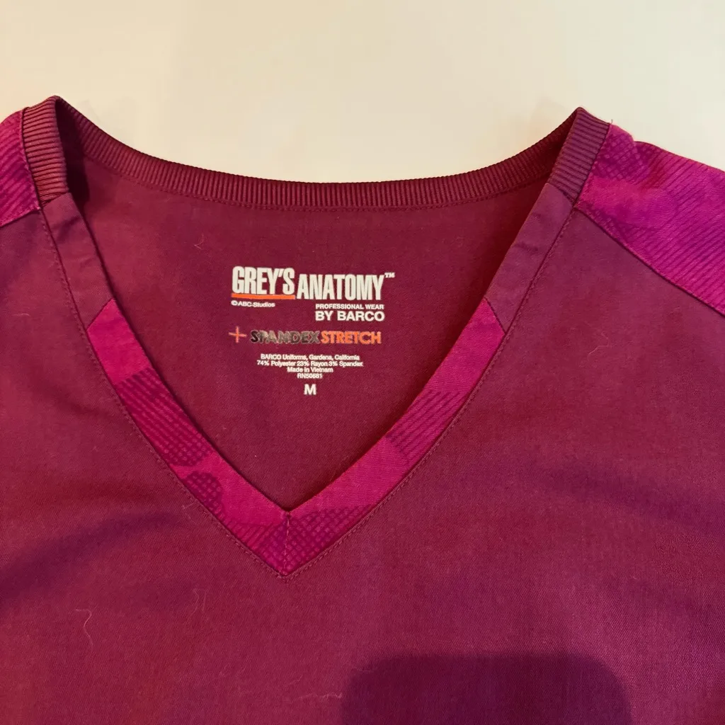 Grey’s Anatomy Scrub Top Women Medium Plum Stretch V-Neck Zipper Pocket Workwear - Image 6