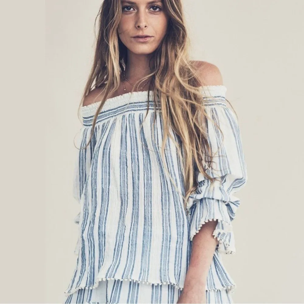 LoveShackFancy Daisy Off the Shoulder Crop Top
Blouse Size XS Pom Pom Hem - Image 4