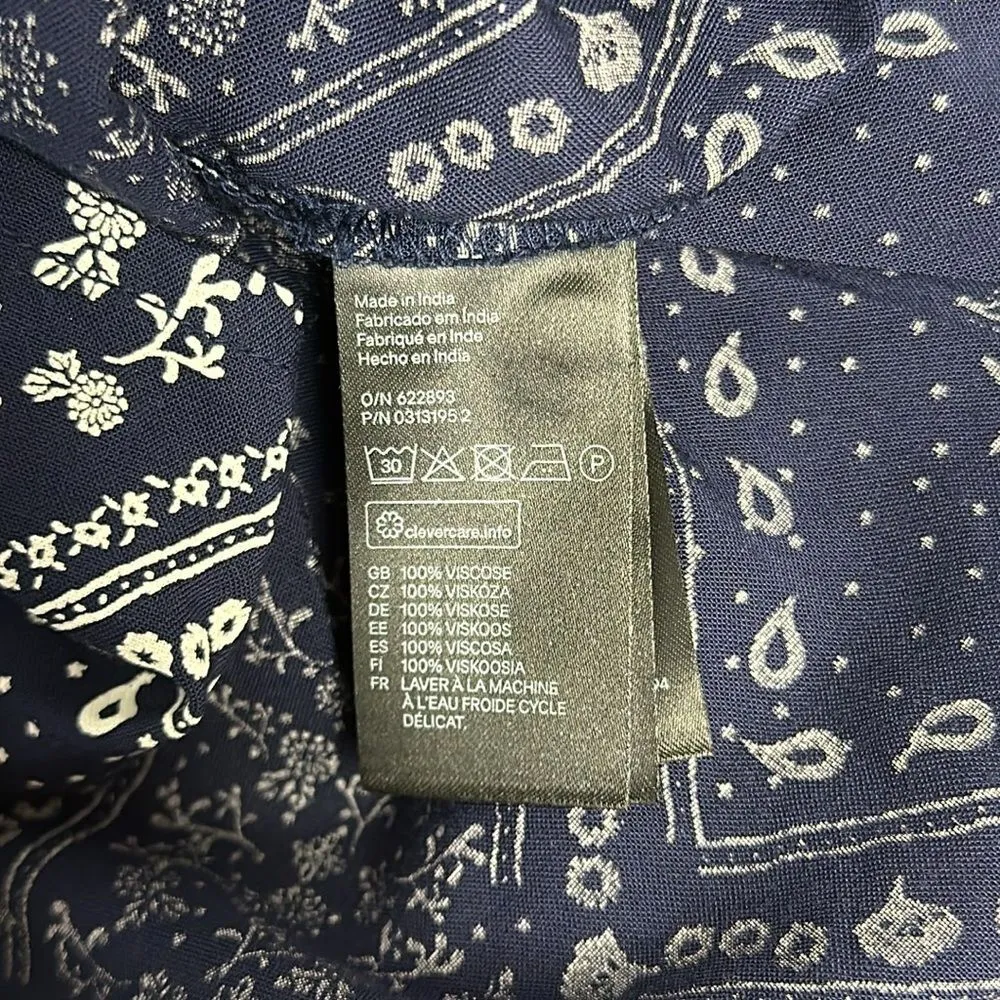 Womens h&m  blue shirt with white floral and paisley print Sz 12 - Image 6