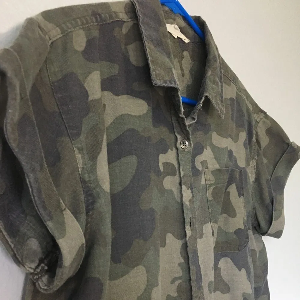 Vanilla Star • Camo Short Sleeve Button Down Size Small - Image 14