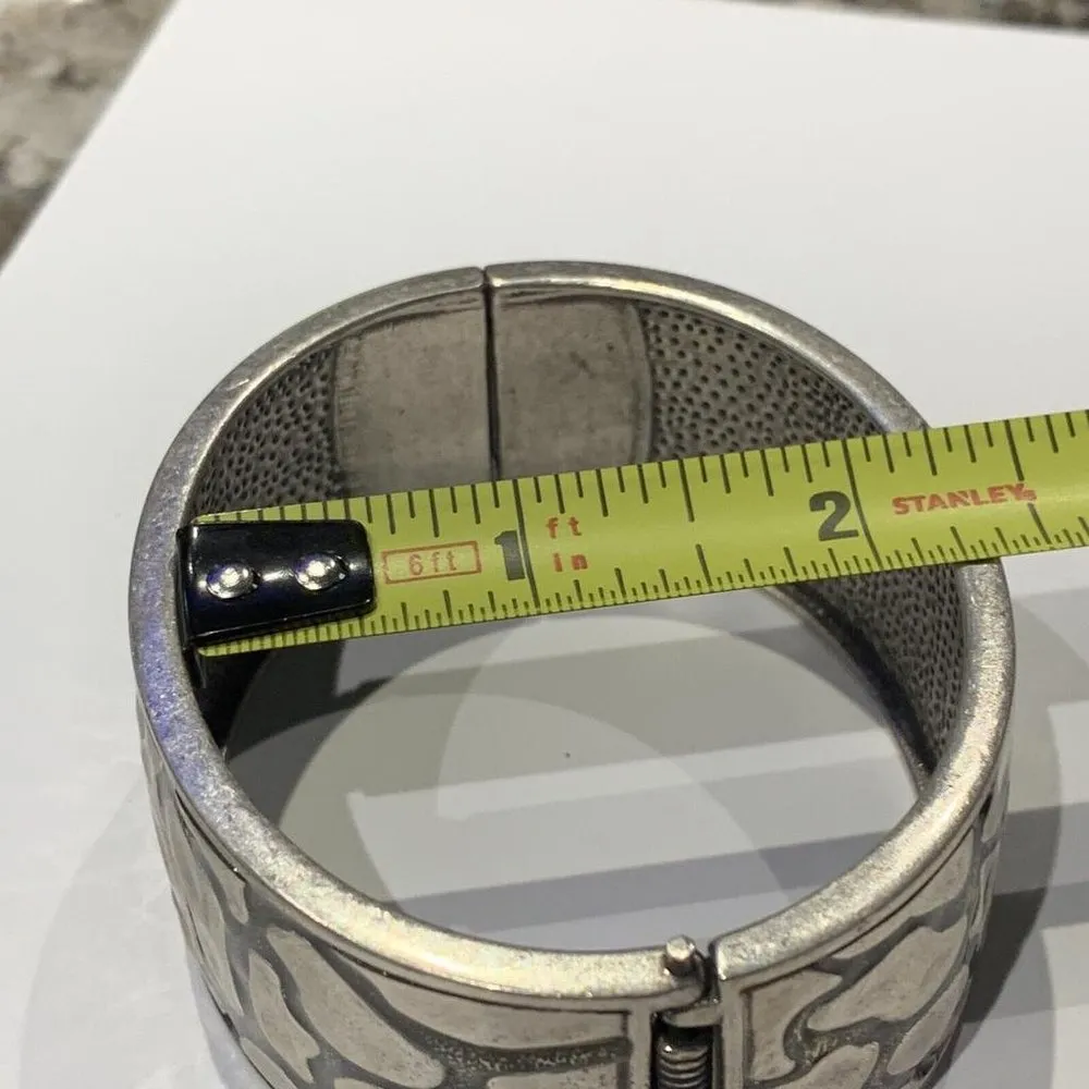 Premier Designs Silver Tone Animal Pattern Thick Chunky Costume Bangle Bracelet - Image 4