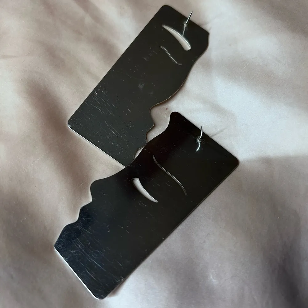 Couple Kiss Silver Earrings - Image 5