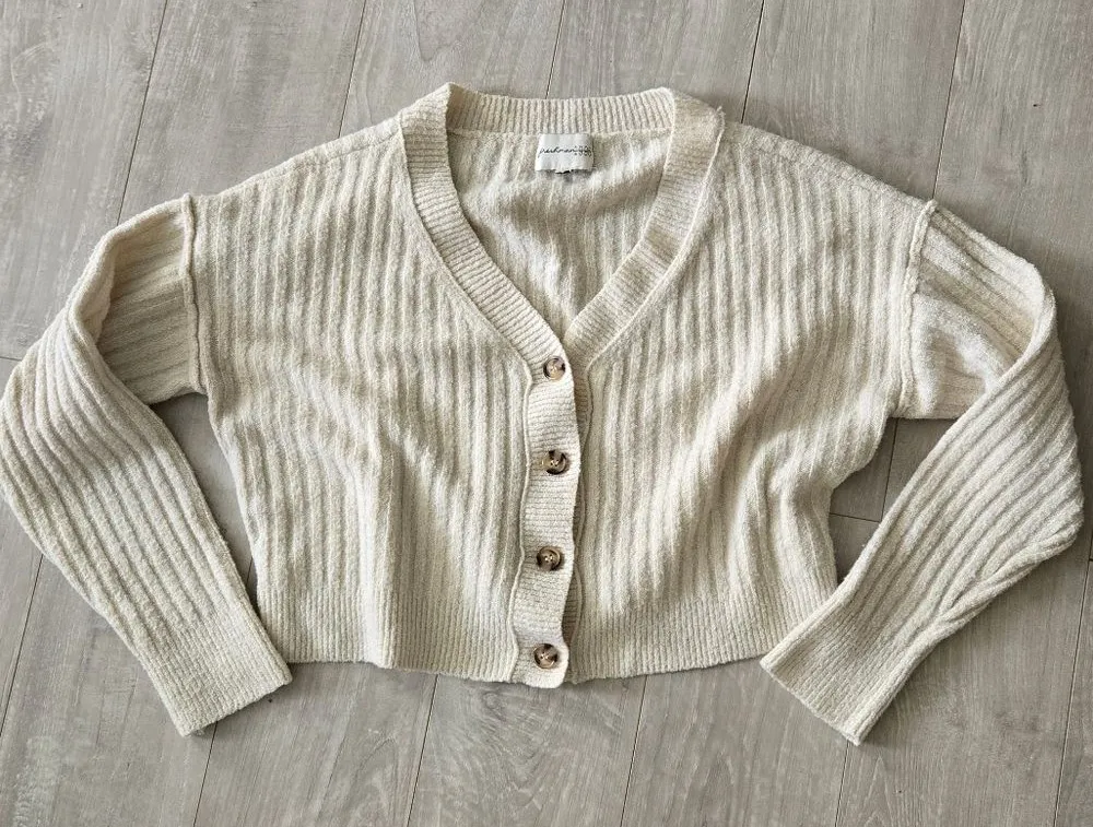 Women’s Cream Button Front Cropped Cardigan Sweater Top Preppy Soft Crop Size Size M - Image 1