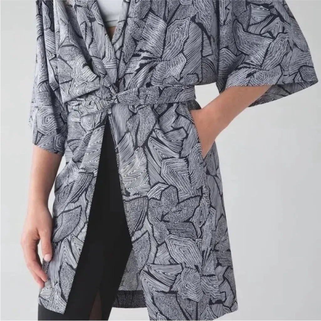 Lululemon Rare  Yoga Haven Kimono Dottie Tribe - Image 3