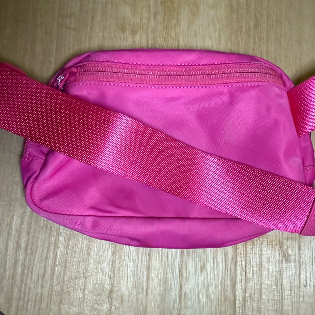 Lululemon Everywhere Belt Bag - Image 3