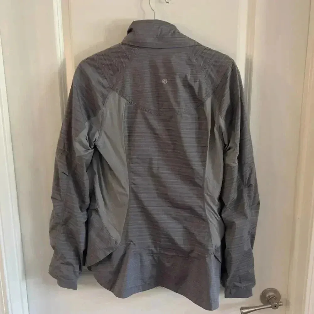 743 Lululemon Grey Hideaway Hood Coat Size 10 - Image 3