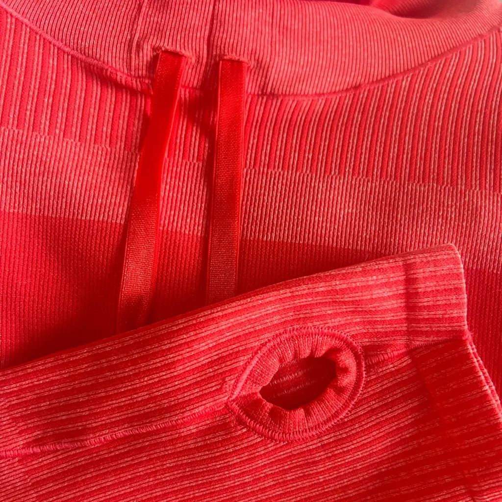 Brooks Moving Comfort striped running pullover thumbholes nwot - Image 3