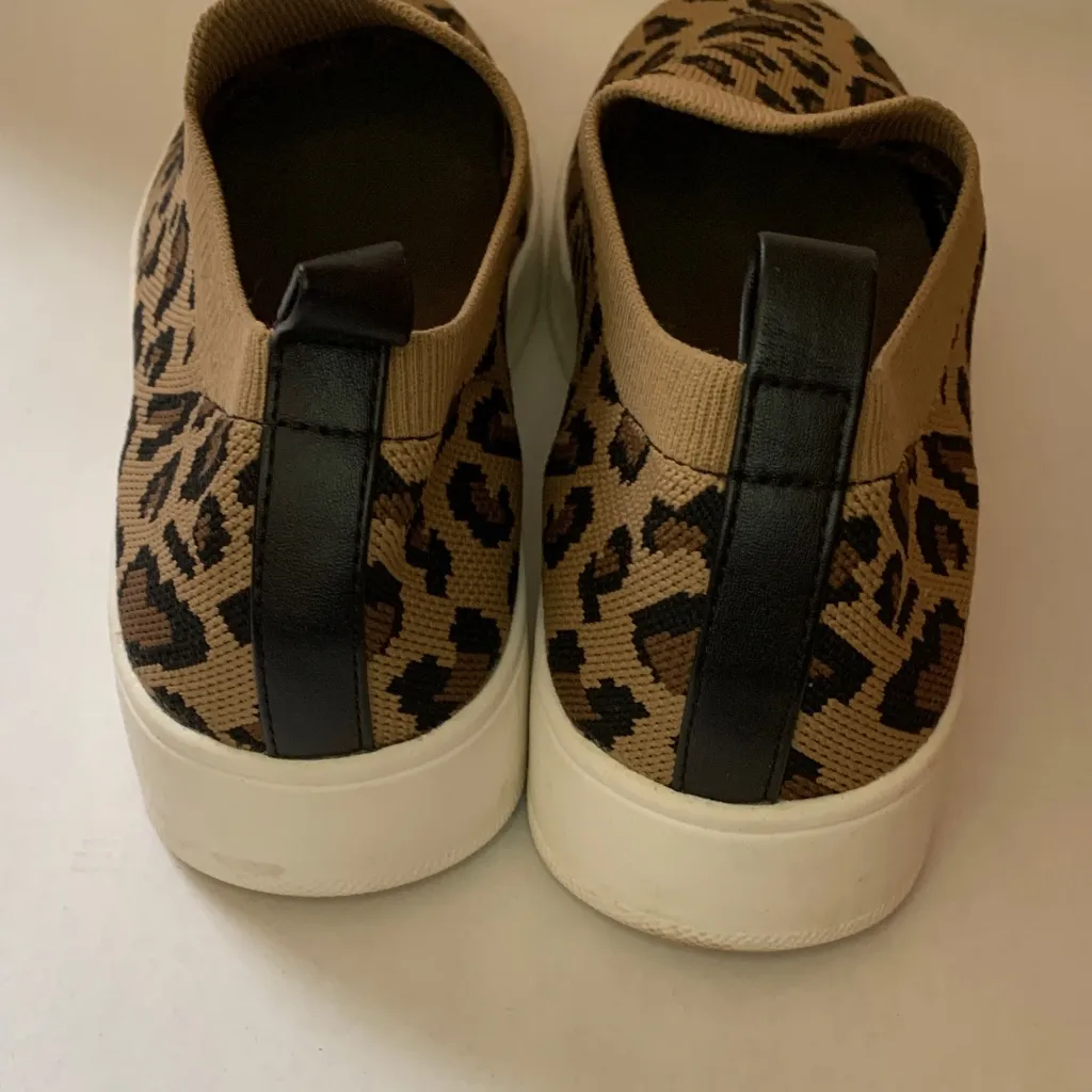 Steve Madden Tan and Black Animal Print Slip-Ons (273) - Image 9