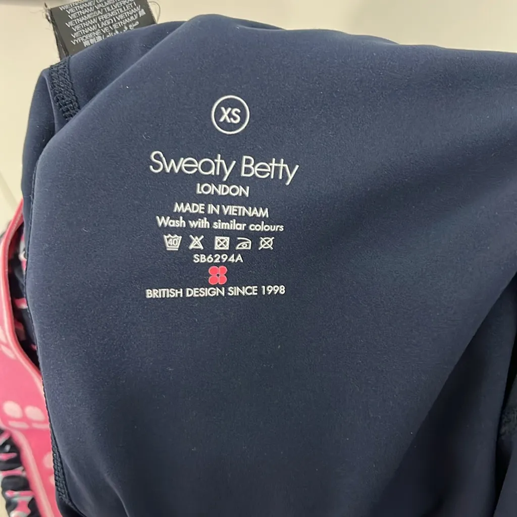 Sweaty Betty XS Pink and Blue 90s Abstract Print Athletic Shorts with Pockets - Image 8