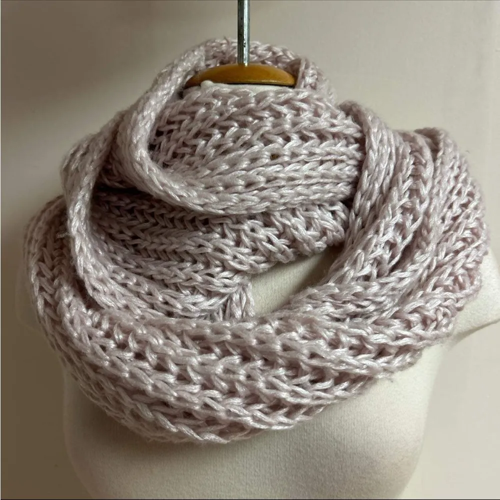 Pink infinity scarf - Image 4