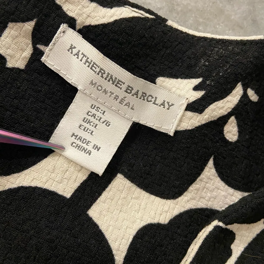 Katherine Barclay Size L Black Cream Floral Textured Zip Back Sleeveless Top - Image 10