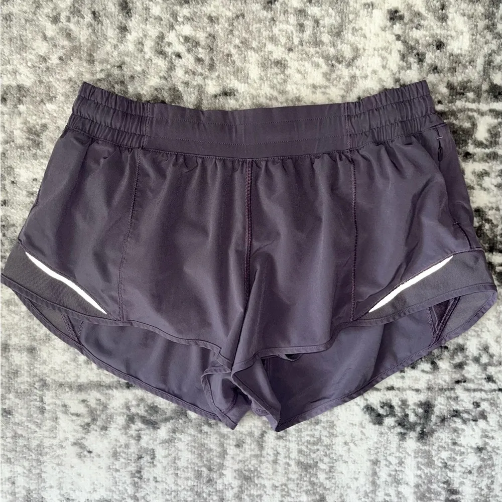 Lululemon Hotty Hot Short II *2.5" - Image 3
