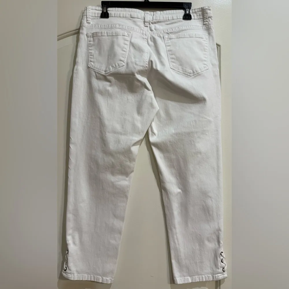 Peck & Peck White Women’s Capri Jeans - Image 2