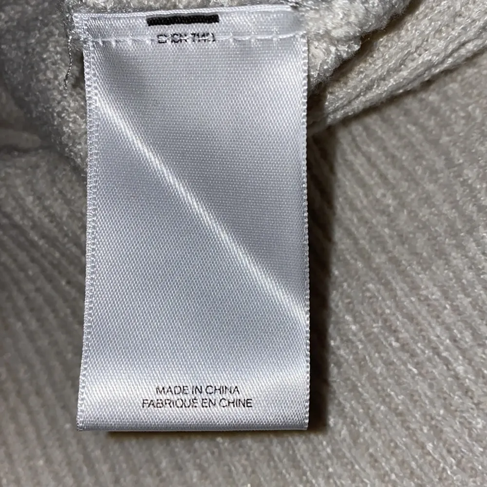 Express large women’s deep v neck ivory off white oversized long sleeve sweater - Image 6