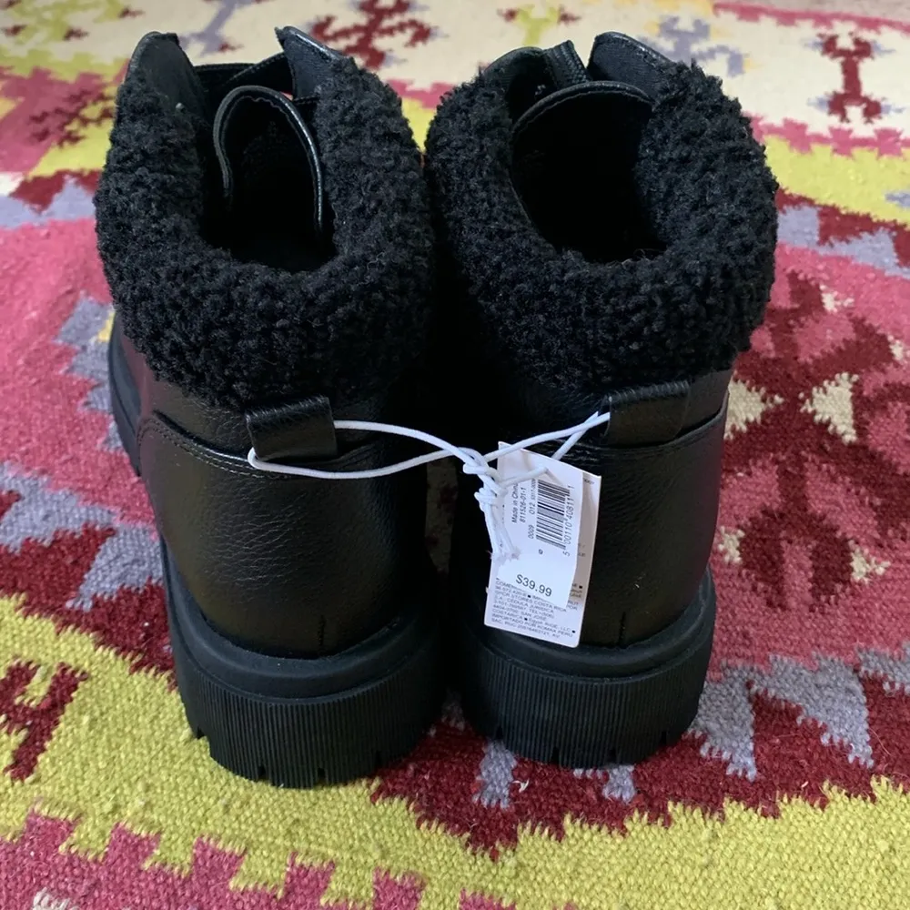 Old Navy Faux Leather Boots (Sz 9) Black Lace Up Faux Sherpa NWT - Image 5