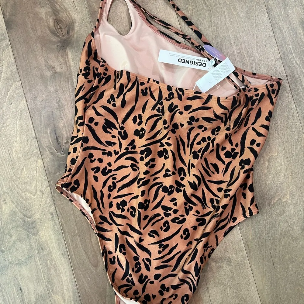 Cupshe leopard print one strap swimsuit one piece size large - Image 2