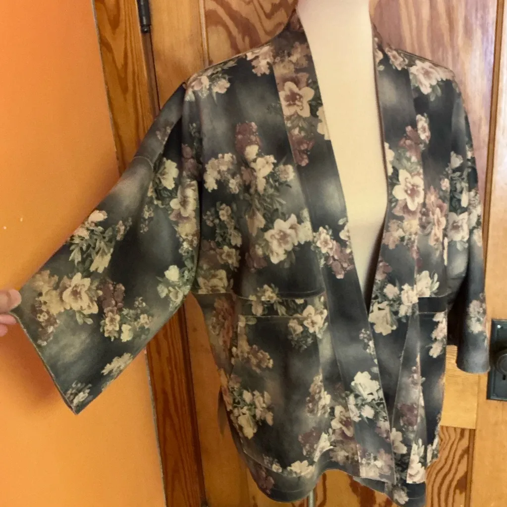 Anthropologie Solitaire floral suede cloth cover up jacket - Image 7