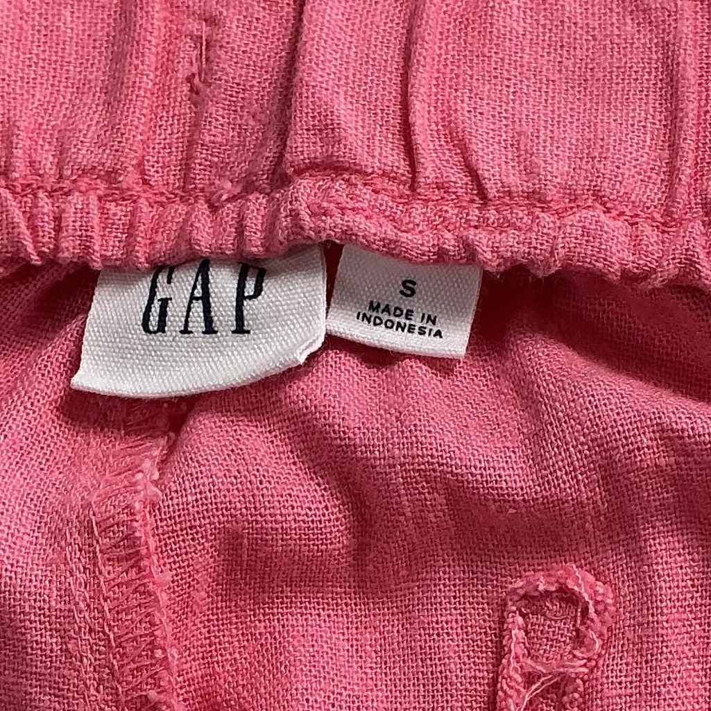 GAP High Waist Fuchsia Shorts - Image 3