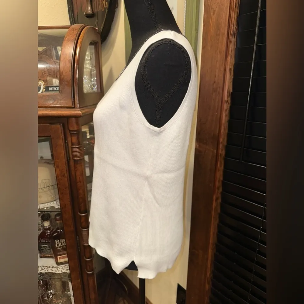 A La Carte Round Neck Ribbed Knit Top White Black Size Medium - Image 2
