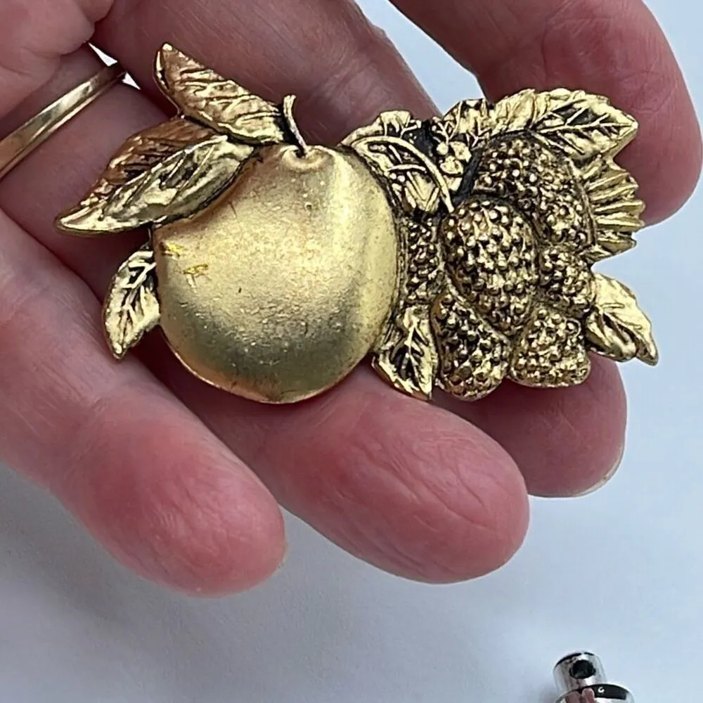 Vintage brass fruit brooch 1995 BG. Gold - Image 2