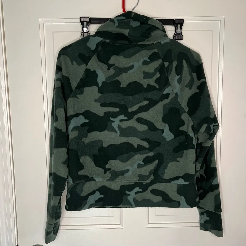 OLD navy active camo funnel neck crop sweater xs - Image 6