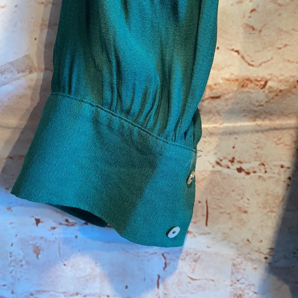 HM green button up blouse long sleeve lightweight - Image 4