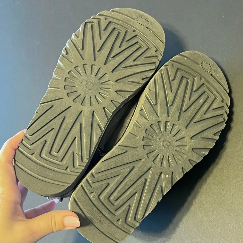 UGG Classic mini suede women’s boot, grey and metallic, shearling size 7US - Image 6