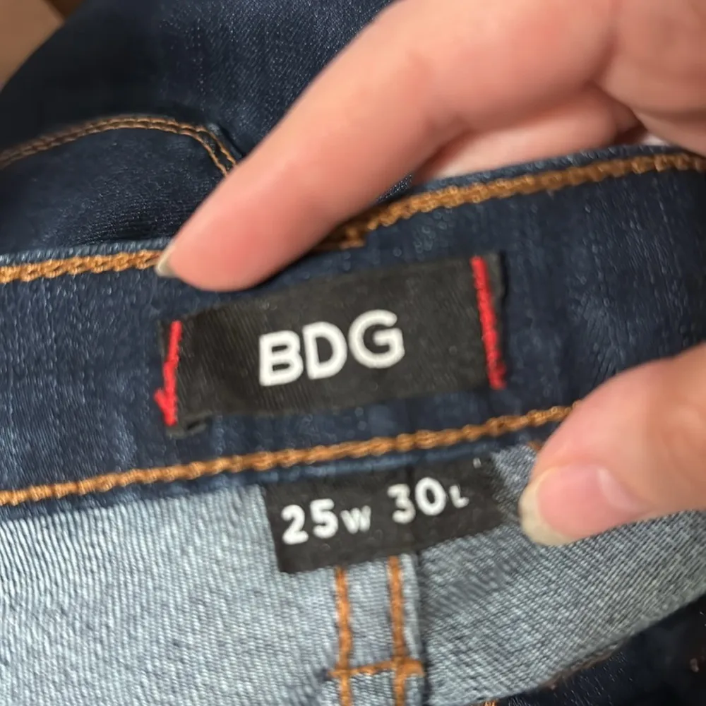 BDG UO Dark Blue Mid Rise Cigarette Ankle Jeans dark wash Size W25 x L30 - Image 12