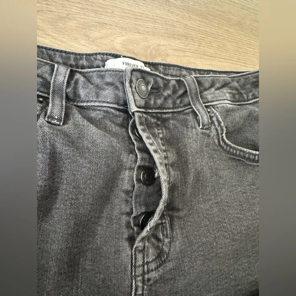 Forever 21 Women's Black Denim Shorts - Image 4