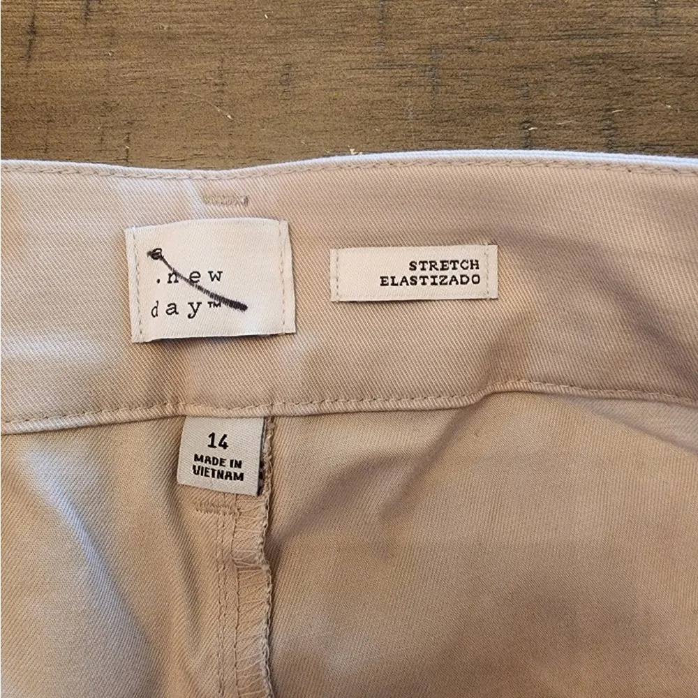 A New Day Khaki Tapered leg ankle length cargo pants size 14 - Image 4