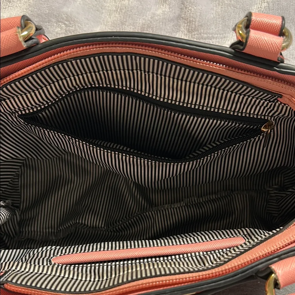 Pink Handbag with Tassel - Image 7