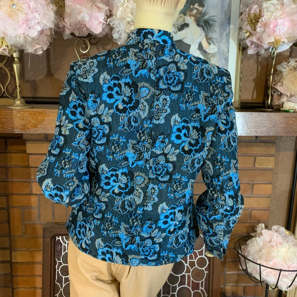 JONI B BLUE FLORAL PRINT JACQUARD BUTTON FRONT BLAZER (S) - Image 3