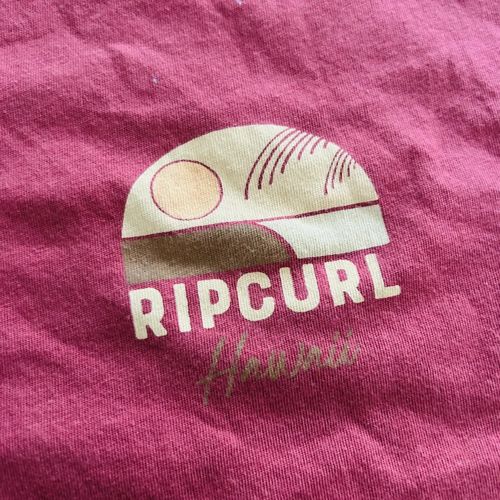 NWOT Medium Rip Curl Hawaii Scarlet Red Cropped Tshirt Graphic Print Beach Surf - Image 3