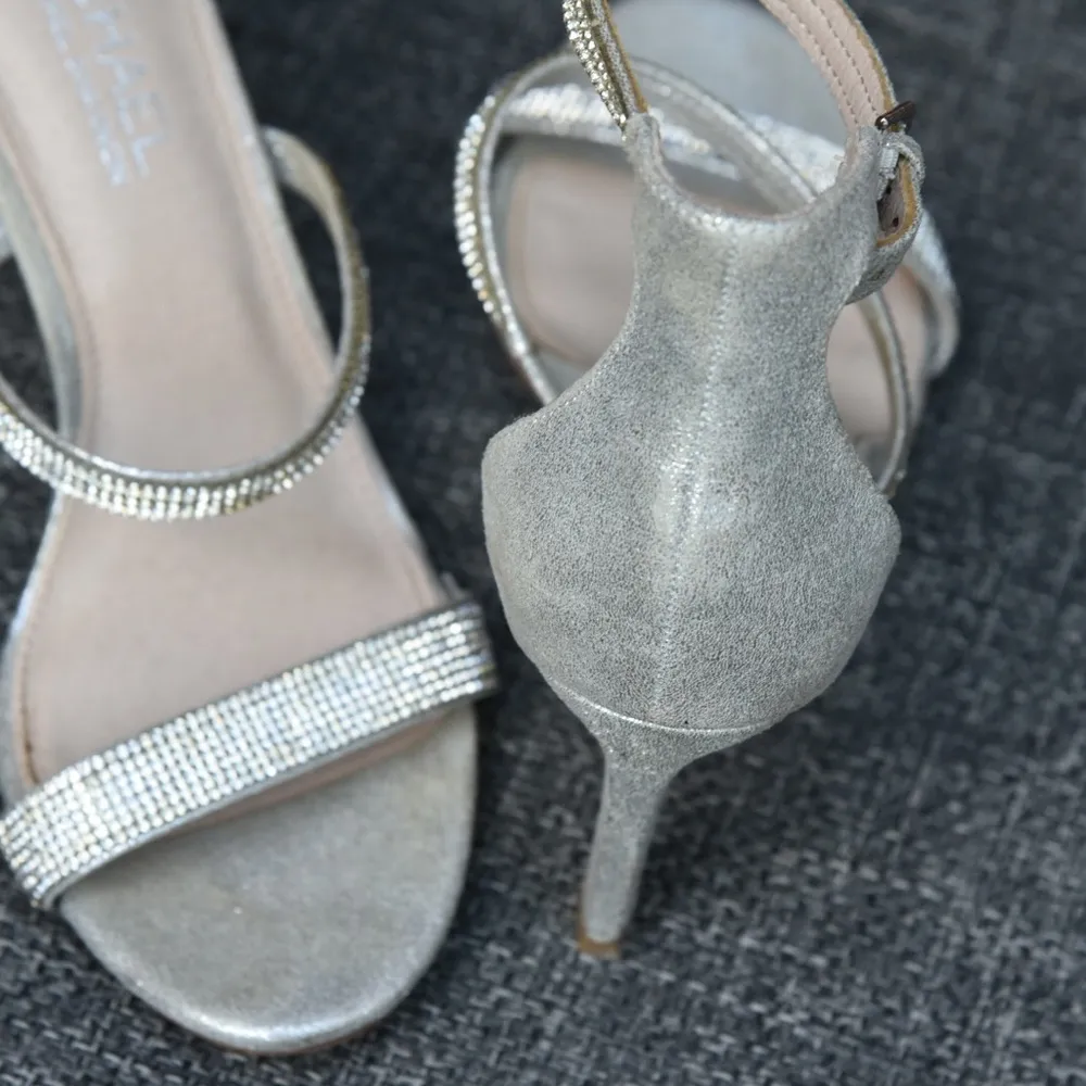 Preloved Michael by Michael Shannon Sylvia Silver Strappy Heels Size 7.5 - Image 3