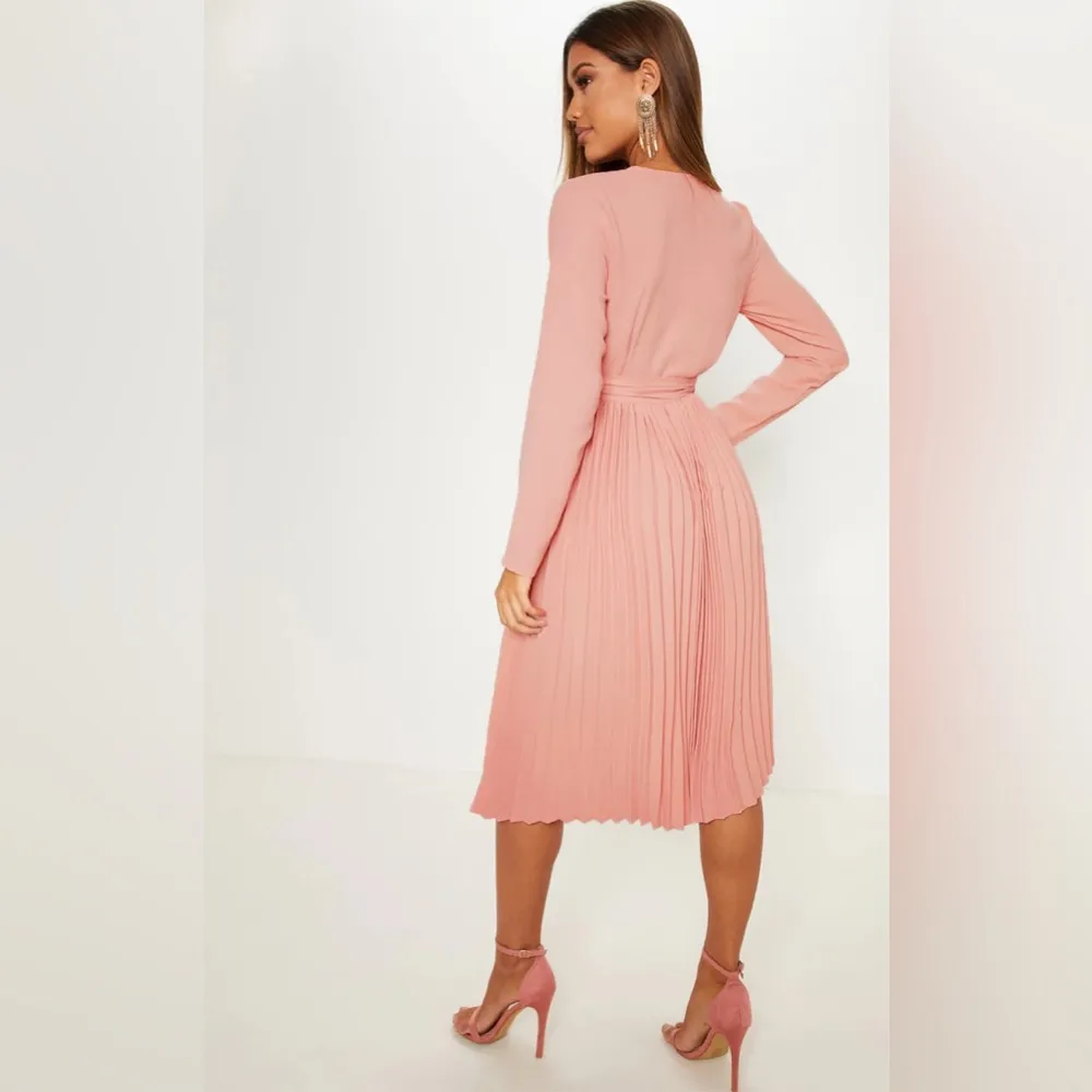 PrettyLittleThing Rose Long Sleeve Pleated Midi Dress - Image 4