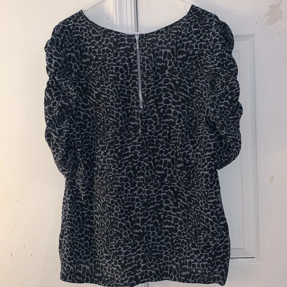 Halogen Ruched Leopard Print Blouse - Image 2