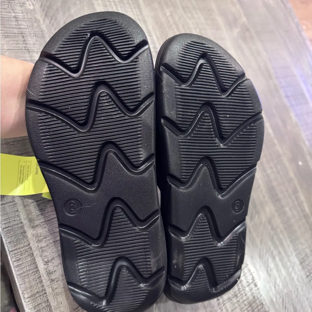 All in Motion slides- size 8 - Image 3