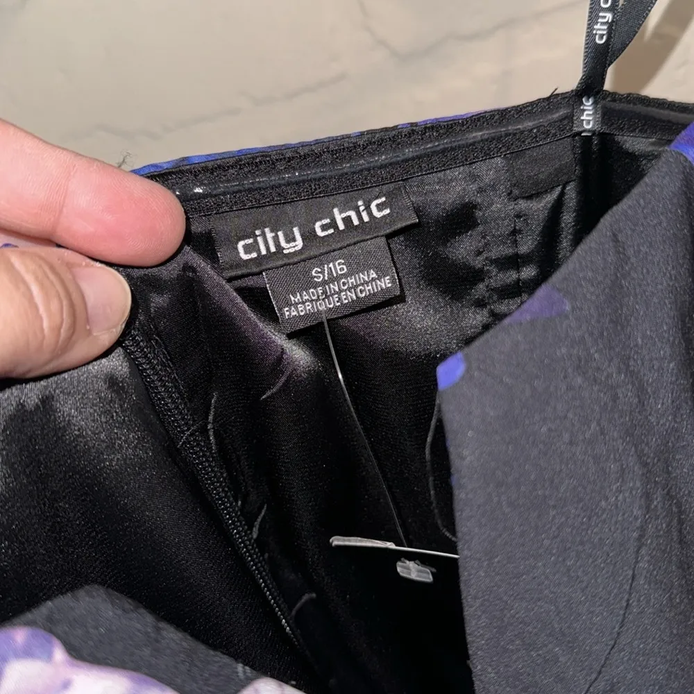 City Chic dress Tulip Hem Cocktail lined 16 NWT lined half way boning v notch - Image 4